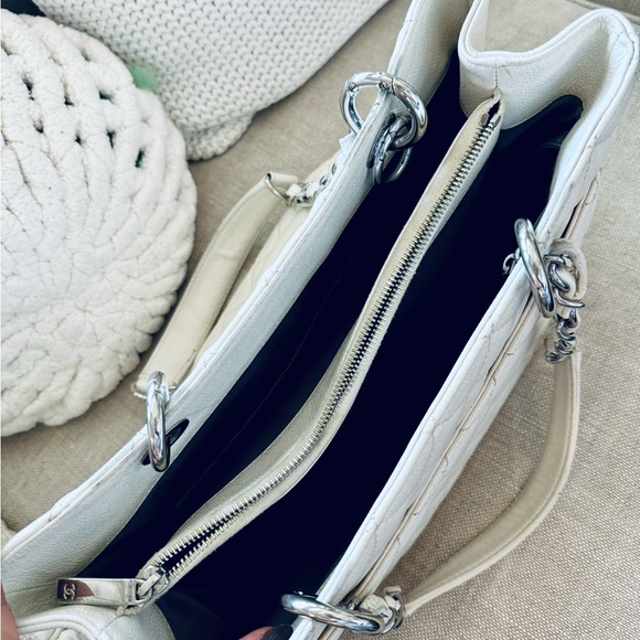 Caviar Quilted Grand Shopping Tote GST White - Picture 7 of 13